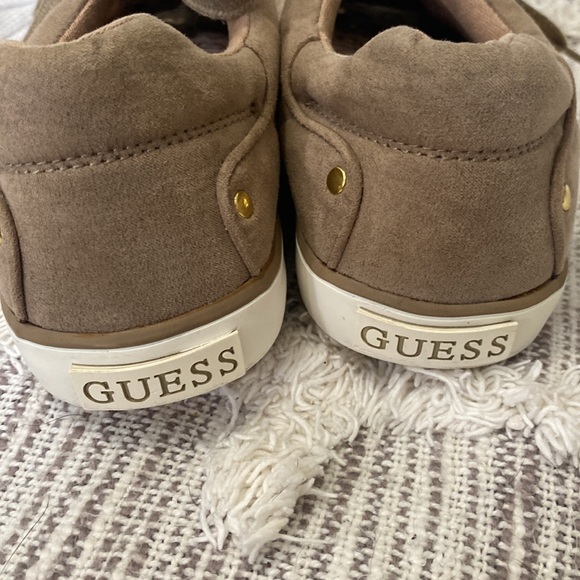 Guess monogram shoes tan and gold Womans sneakers size 7 1/2 - Picture 4 of 5